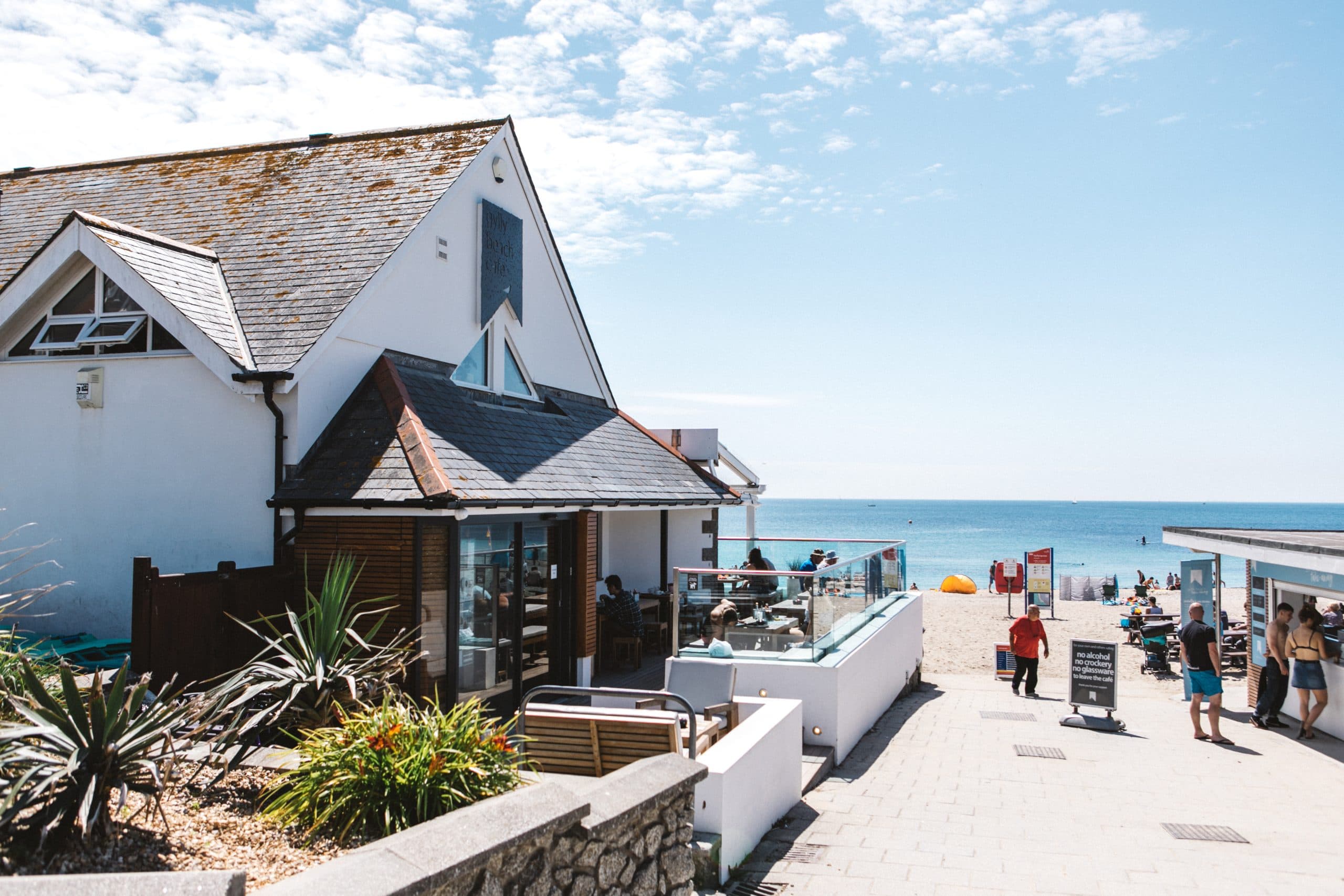 Seafront café and restaurant beside a promenade leading to the beach